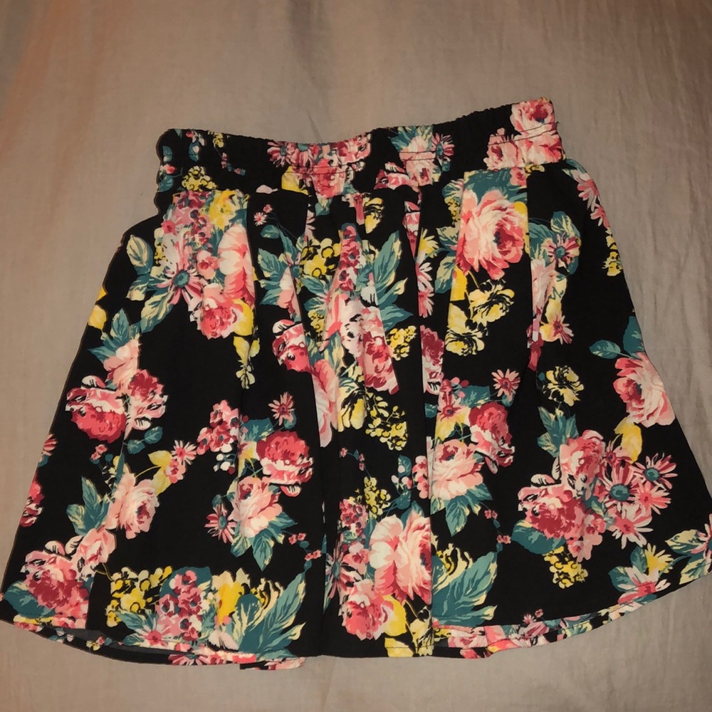 Black Floral Print Skater Style Mini Skirt with Elastic Waistband Vintage